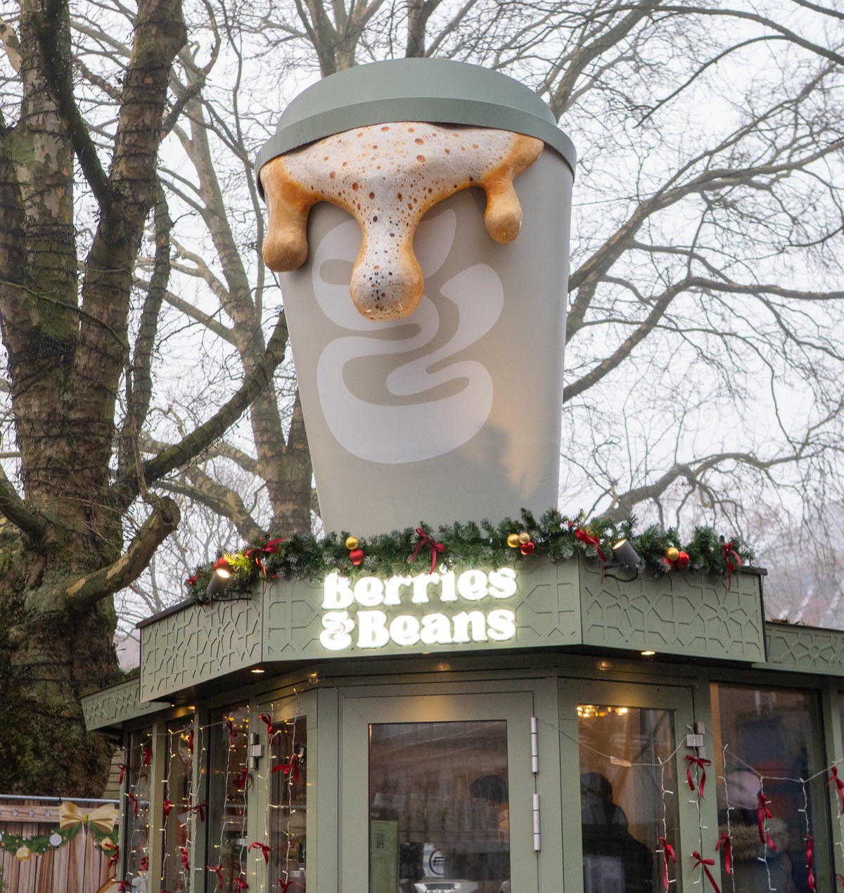 3D-Werbeobjekt Kaffeebecher – Sonderlösung Werbetechnik Emden von NHM Werbung