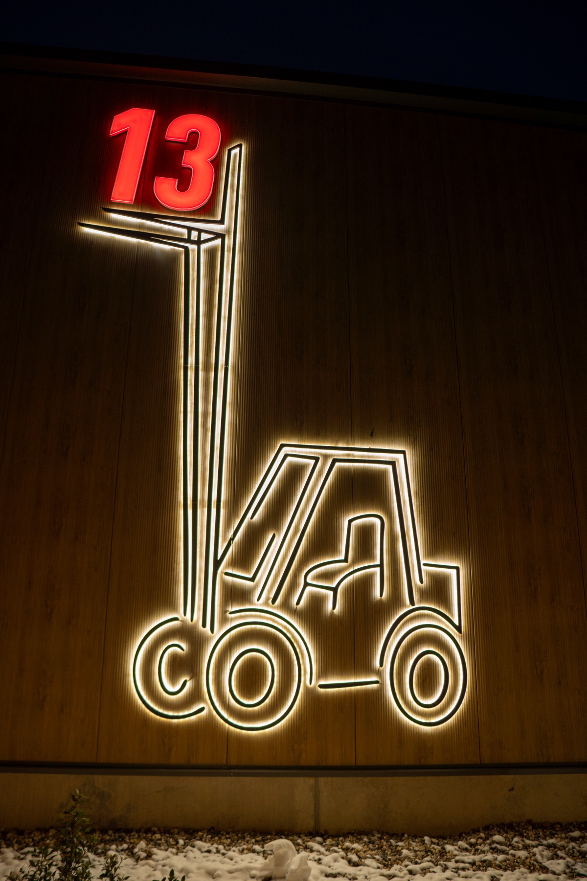 LED-Fassadenwerbung OBW – Außenwerbung und Leuchtreklame Ostfriesland